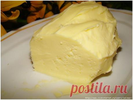 Домашнее сливочное масло.