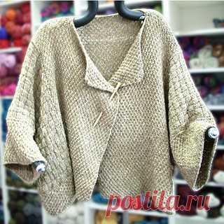 Artesanal Kimono pattern by Cathy Montoya 
Loose-fitting, open-front, cropped kimono knit in double moss stitch and basket weave stitch. Sweater is knit back and forth on circular needles, with very little finishing required.
