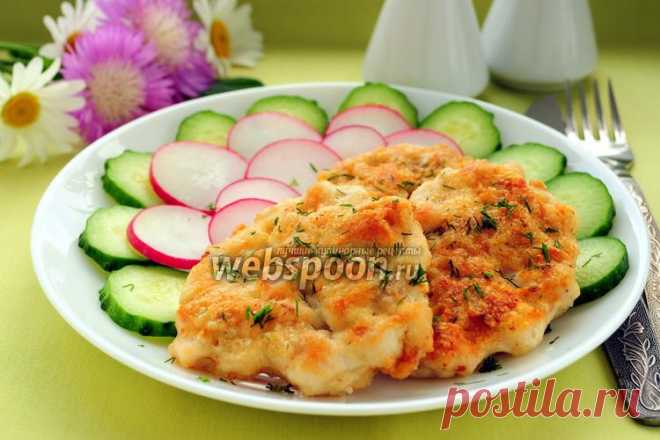 Венские котлеты из куриного филе  Котлеты из рубленного куриного филе 
По данному рецепту можно приготовить котлеты из свинины и даже из рыбы. Цельный кусок мякоти или филе, мелко рубят на кусочки ножом, а не прокручивают через мясорубку или комбайн. Несмотря на то, что кусочки кажутся довольно крупными, чтобы прожариться за то же время что и котлеты из фарша, им хватает лишь обжаривания. Дело в том, что рубленое мясо предварительно маринуется не менее двух часов, ещё лучш...