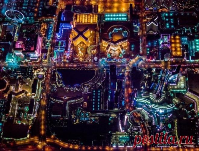 Ночной Лас-Вегас с высоты 3 000 метров.