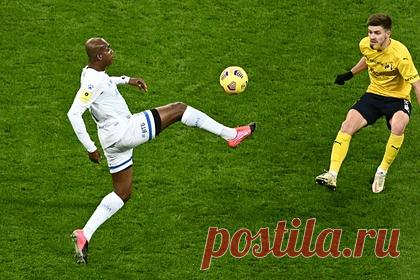 Бывший легионер «Динамо» сравнил ситуацию с расизмом в России и Англии. Полузащитник сборной Буркина-Фасо, известный по выступлениям за клубы Российской премьер-лиги (РПЛ), оценил ситуацию с расизмом в России. 33-летний африканец признался, что ему было комфортно выступать в чемпионате России. Он сравнил ситуацию со странами Европы и отметил, что расизма в России не больше, чем во Франции.