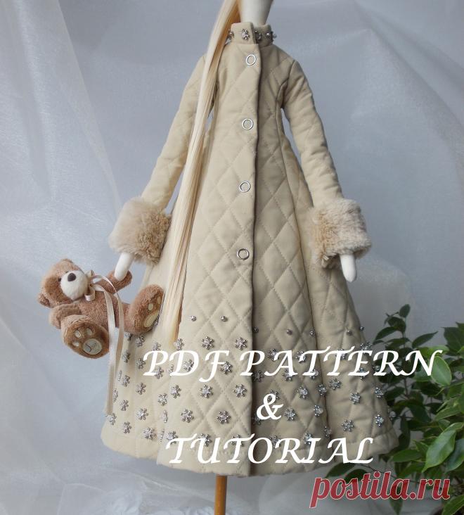 Cream coat for your Tilda and Odiva doll.
This cute pattern will delight and relax you as you create it.
Sewing pattern and tutorial with step by step instructions and photos.
You can make it from any cotton solid material.
I made a pattern and tutorial for you to enjoy.
Basic sewing knowledge is required for this project.
Explanations are given in English.