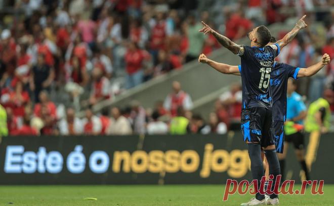 Record узнала о запрете владельца португальского клуба на трансферы в РПЛ. Несколько российских клубов интересовались бразильским защитником «Фамаликана» Риччели, но израильский бизнесмен Идан Офер наложил вето на возможный трансфер