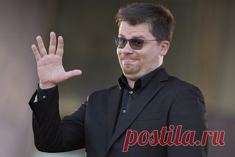 Харламов рассказал об отдыхе после ухода из Comedy Club. Популярный комик Гарик Харламов рассказал, что сразу после ухода из юмористического проекта Comedy Club отправился на отдых в санаторий. «Друзья, все кто переживал, где я, — я в санатории. Ну, как говорится, первый день на пенсии. Точнее, первую неделю. Сейчас пойду на процедуры», — сказал он.
