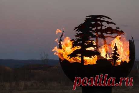 Дизайнерские огненные шары в саду ~ Planetalsad