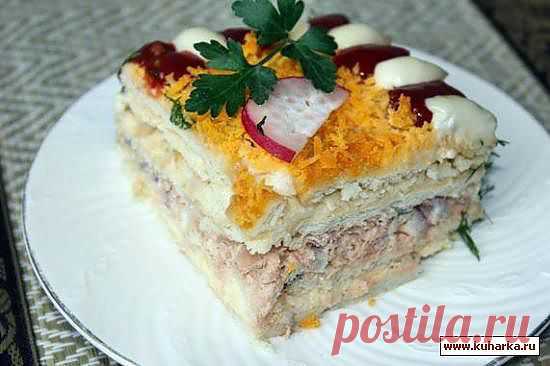 Рецепт: Рыбный салат-торт с крекерами