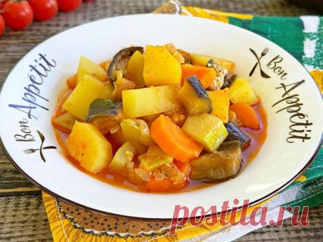 Картошка, тушёная с кабачками и баклажанами Картошка, тушёная с кабачками и баклажанами, представляет собой сочное и ароматное овощное рагу. Это блюдо идеально подходит как гарнир к мясу или птице, а также может стать самостоятельным сытным обедом в дни Поста.