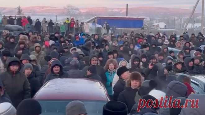 В Кремле отреагировали на дела о массовых беспорядках в Башкирии. Пресс-секретарь президента России Дмитрий Песков заявил во время брифинга, что не совсем согласен с определением "массовые беспорядки" в Башкирии. При этом представитель Кремля пояснил, что речь идет о неюридическом термине. ...