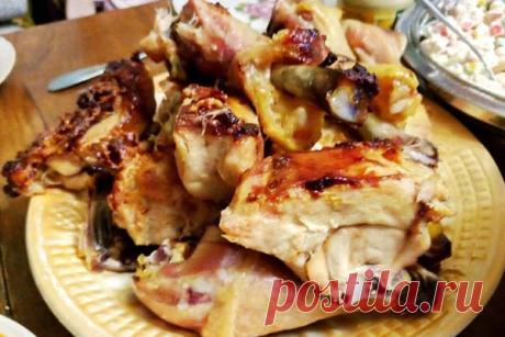 Курица, запечённая с беконом и лимонами — Домашние рецепты с фото Не секрет, что курицу, как и любое мясо можно готовить самыми разнообразными способами, вот здесь-то можно дать разгуляться фантазии. Запечённая курица с