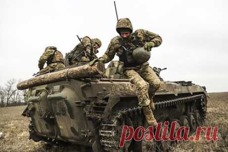 Военкор сравнил СВО и Великую Отечественную войну. Военный корреспондент Александр Сладков сравнил специальную военную операцию России на Украине и Великую Отечественную войну. Журналист вспомнил, что в прошлом веке США и Великобритания медлили с открытием второго фронта, при этом в случае с СВО второй фронт России не нужен.