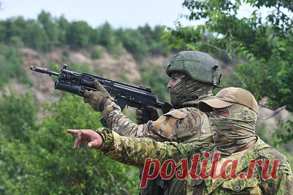 Российские военные отразили атаки ВСУ на четырех направлениях. Начальник пресс-центра группировки Вадим Астафьев сообщил, что подразделения группировки «Юг» отразили атаки ВСУ на лисичанском, соледаро-артемовском, александро-калиновском и марьинском направлениях. «Огневую поддержку украинским штурмовикам обеспечивали артиллерия и танки на закрытых огневых позициях», — сказал он.