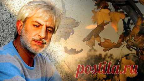 Джокер

Играем в жизнь, как в покер,
А кто-то и не так,
Давно по кличке Джокер
Жил правильный босяк.
В игре любого вида
Немало сделать мог,
Не потому, что гнида,
А потому, что Бог.
Но как в банальной драме,
В прекрасные часы,
Любовь к свободе — даме
Попутала рамсы.
Он пел ей серенады
Все ночи напролёт,
Она же только взгляды
Ему наивно шлёт.
А короли, бунтуя,
Несут какой-то вздор,
Мол, на судьбу чужую
Он зарится, как вор.