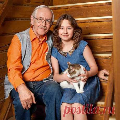 Василий Ливанов с внучкой Евой. / Отчего не находит покоя 84-летний Василий Ливанов / Шоубиз