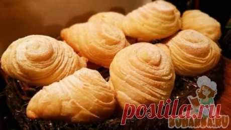 Бадамбура Бадамбура
Бадамбура
Приготовление
Бадамбура или Бадамбурма - это одно из сладостей национальной кухни Азербайджана. Готовятся эта сладкая выпечка к Празднику Новруз. Слоённые пирожные с минда…