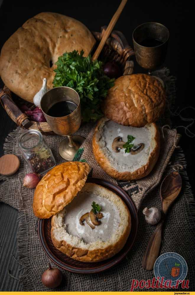 Чесночная похлебка в хлебе
