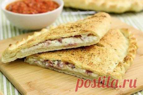 Как приготовить кальцоне с ветчиной и сыром под соусом маринара - рецепт, ингридиенты и фотографии