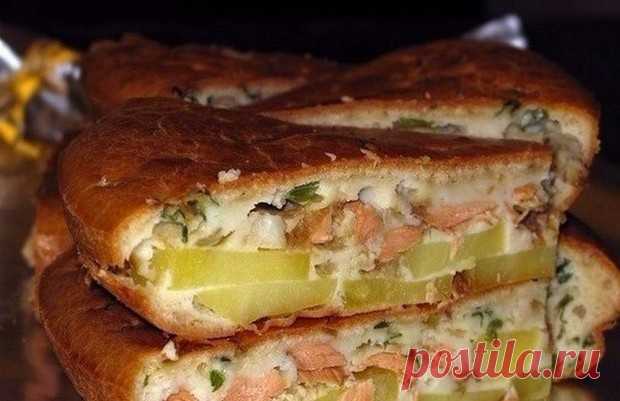 Рыбный заливной пирог с картошкой - У нас так Рыбный заливной пирог с картошкой Ингредиенты: — 3 яйца — 1 стакан муки — 0,5 стакана сметаны — 0,5 стакана майонеза — сода гашеная — соль, перец —...