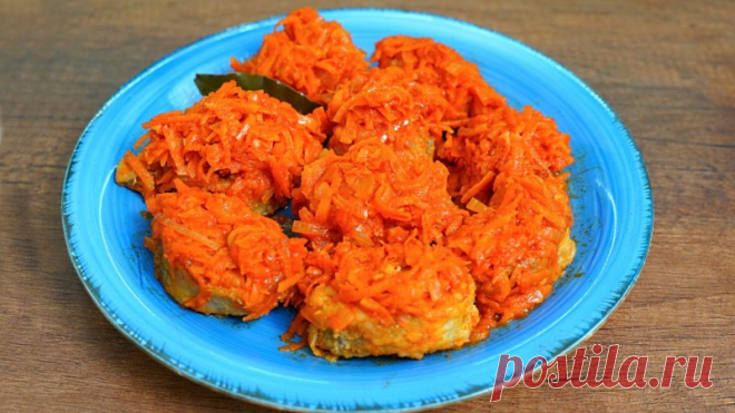 Незаслуженно забытый рецепт советской кухни - Рыба под маринадом! Самые простые и доступные ингредиенты, а получается вкуснейшая рыба – нежная, мягкая, просто бесподобная! Раньше всегда готовили на праздничный стол такую рыбу под маринадом.Чтобы приготовить рыбу под маринадом:Рыба (минтай, хек, треска на Ваш выбор) – 400-500 гМорковь – 1 шт.Лук – 1...