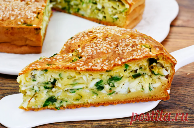 Быстрый и простой заливной пирог с луком и яйцом