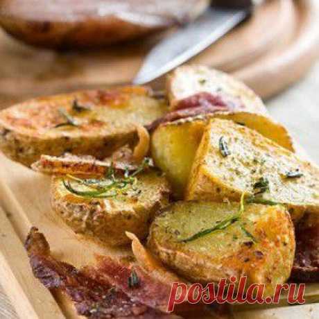 Запеченый в фольге картофель с травами и чесноком - BestCook