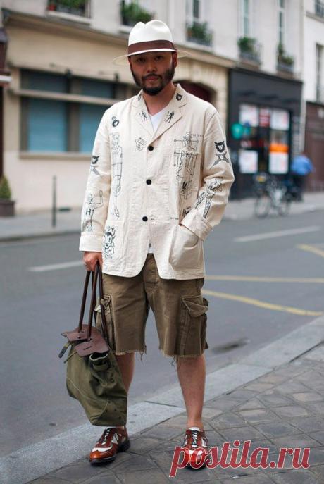 У меня похожая куртка — роба от дедушки, более мягкая, я ее покрасила в «мятый» розовый, а можно было просто расписать маркером...