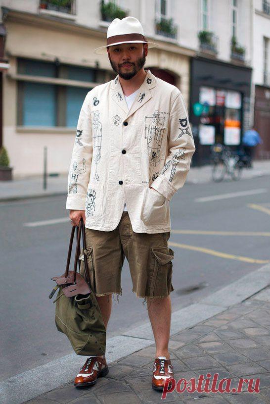 У меня похожая куртка — роба от дедушки, более мягкая, я ее покрасила в «мятый» розовый, а можно было просто расписать маркером...