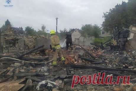 В украинском регионе из-за падения обломков беспилотника начался пожар. В Житомирской области Украины из-за падения обломков дрона загорелся объект инфраструктуры. Об этом сообщил глава областной военной администрации Виталий Бунечко. По его словам, на данный момент пожар локализован. Местные жители не пострадали. Масштаб повреждений сейчас уточняется.