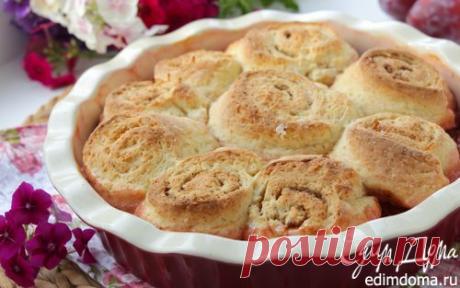 Пирог со сливой и спиральками с корицей | Кулинарные рецепты от «Едим дома!» -апельсиновый сок свежевыжатый 	3 ст. л.
сахар коричневый 	3 ст. л.
корица 	1 шт.
сливы 	12 шт.
НАЧИНКА ДЛЯ СПИРАЛЕК
апельсиновая цедра 	1 шт.
сахар коричневый 	2 ст. л.
корица молотая 	1 ч. л.
ТЕСТО
мука 	2 стакана
разрыхлитель 	2 ч. л.
сахар 	3 ст. л.
соль 	1 щепотка
йогурт натуральный