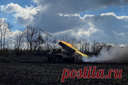 Украинские военные нанесли удар по храму в Горловке. Вооруженные силы Украины (ВСУ) нанесли артиллерийский удар по храму Андрея Первозванного, расположенного в Никитовском районе города Горловка. Мэр города Иван Приходько указал, что на месте зафиксировано два прямых попадания в храм. «Разбита крестильная, повреждены окна. Без пострадавших», — уточнил он.