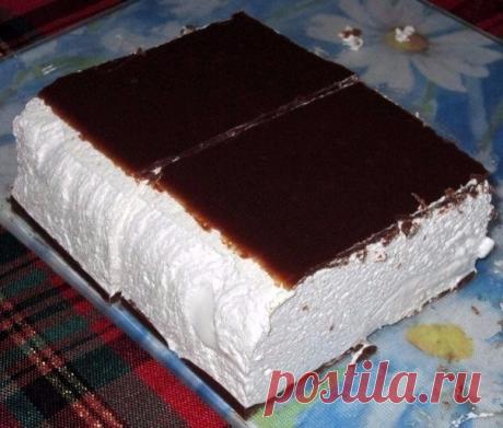 ПТИЧЬЕ МОЛОКО
Пока ГОТОВИЛА, мои чуть с ума от аромата не сошли 
Вам потребуется:
Для торта:
2 пакета желатина (по 8 г)
1 стакан молока
1 стакан сахара
450 г сметаны
450 г охлажденных взбитых сливок
растительное масло для смазывания формы

Для глазури:
5 столовых ложек какао-порошка
5 столовых ложек сахара
1 пакет желатина (8 г)
5 столовых ложек молока
1 стакан холодной воды

Приготовление:

1. В небольшой кастрюле смешайте 2 пакетика желатина с 1 стаканом молока. Поставьт...