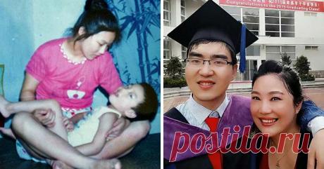 Мать-одиночка отказалась бросить сына-инвалида, и теперь он студент Гарварда Китаянка Цзоу Хонгиан (Zou Hongyan) родила долгожданного сына в 1988 году. Тяжелейшие осложнения при родах оставили мальчику на всю жизнь церебральный паралич. Врачи и муж уговаривали ошеломленную мат...