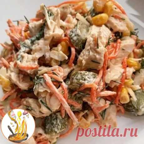 Салат "ОБЖОРКА"
⠀
Вкусные домашние рецепты
 Простые рецепты в домашних условиях с фото пошагово
⠀
Безумно вкусный салат, который не требует особых кулинарных способностей.
⠀
Ингредиенты:
Филе индейки(курицы) 200г
Сыр 70г
Морковь по-корейски 100г
Кукуруза 70г
Чеснок 1 зубчик
Корнишоны 7-8шт.
Сметана(майонез) 2-3стл.
Зелень любая
Соль перец по вкусу
⠀
Приготовление:
Филе отварить. Нарезать мясо и огурцы.
Сыр натереть на крупной тёрке.
Чеснок, зелень измельяить.
Все ингредиен...