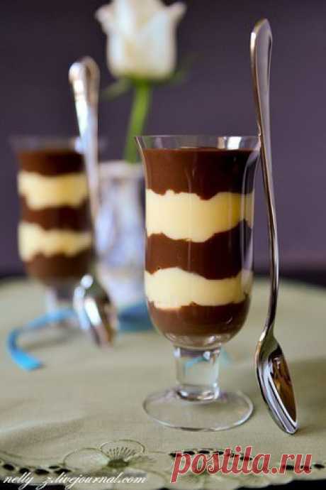 Ванильно-шоколадная вла.

Вла-разновидность английского крема (или заварного крема), в котором в качестве загустителя голландцы используют крахмал, а в качестве ароматизаторов ваниль, шоколад, бананы. У нас два рецепта, ванильный и шоколадный десерты. Их можно подавать по-отдельности, а можно комбинировать.
Вам потребуется:

для ванильной вла:

-300 мл. цельного молока
-3 желтка от крупных яиц
-30 гр.сахара
-стручок ванили
-10 гр кукурузного крахмала
-щепотка соли
-2белка(...