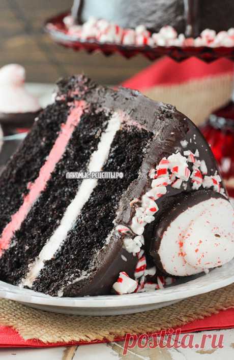 Мятный шоколадный торт с леденцами и маршмеллоу