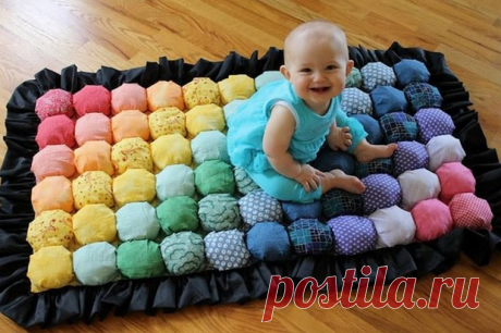Как сшить коврик или одеяло в технике &quot;Bubble quilt&quot; для ребенка - У нас так Как сшить коврик или одеяло в технике «Bubble quilt» для ребенка Не хотите сшить для своего малыша вот такой забавный, мягкий и яркий коврик или одеяло в кроватку?...