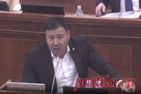 Молдавскому депутату не дали рассказать о незаконном финансировании партии Санду. Молдавскому депутату Богдану Цырде выключили микрофон во время его речи о незаконном финансировании правящей партии президента республики Майи Санду «Действие и солидарность». При этом парламентарий успел задать вопросы о том, откуда партия получила крупные средства для предвыборной кампании 2016 года.