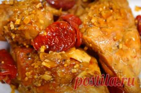 Идеальный рецепт приготовления кролика - Вкусные рецепты - медиаплатформа МирТесен Кролика, приготовленного по этому рецепту можно подать даже к праздничному столу. Он получается очень нежный и сочный. Смотрится блюдо довольно презентабельно, мы бы советовали подать его и к новогоднему столу. Поверьте, блюдо этого достойно. Необходимые продукты 700 грамм кролика 1 луковица 1