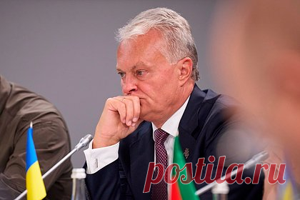 В Литве призвали не дать Украине развалиться. Президент Литвы Гитанас Науседа призвал западные страны не дать Украине развалиться и продолжать поддержку Киева. По его словам, несмотря на вызовы на Ближнем Востоке, Киеву стоит продолжать оказывать военную помощь и обеспечивать финансовые вливания, чтобы не дать развалиться ее экономике.