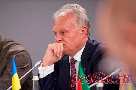 В Литве призвали не дать Украине развалиться. Президент Литвы Гитанас Науседа призвал западные страны не дать Украине развалиться и продолжать поддержку Киева. По его словам, несмотря на вызовы на Ближнем Востоке, Киеву стоит продолжать оказывать военную помощь и обеспечивать финансовые вливания, чтобы не дать развалиться ее экономике.