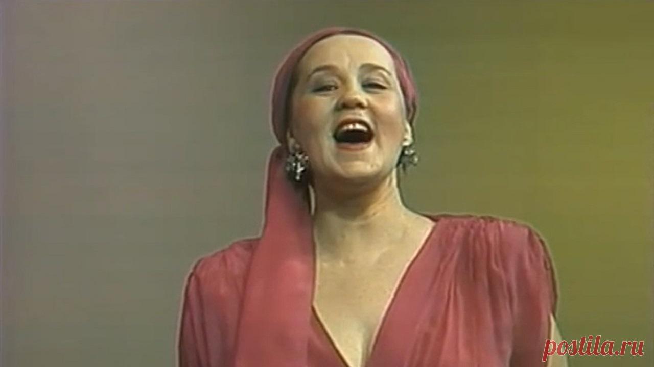 Вафира Гиззатуллина - Эх, кунелле омэсе
Вафирә Гыйззәтуллина - Эх, күңелле өмәсе
Салих Сәйдәшев көе, Таҗи Гыйззәт сүзләре