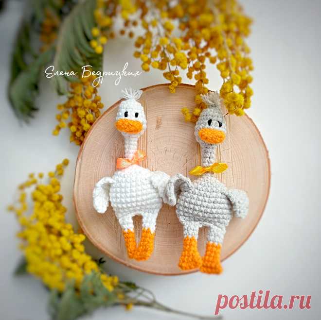 PDF Гусь крючком. FREE crochet pattern; Аmigurumi toy patterns. Амигуруми схемы и описания на русском. Вязаные игрушки и поделки своими руками #amimore - гусь, маленький гусёнок.