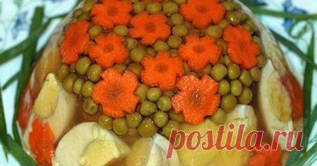 Вкусно и красиво: Заливное из курицы   Заливное из курицы - легкое во всех смыслах блюдо, которое обязательно поднимет вам настроение и аппетит!…