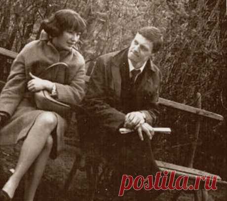 Уникальные фотографии уникальных людейА.Пугачёва и М.Орбакас.1978г.