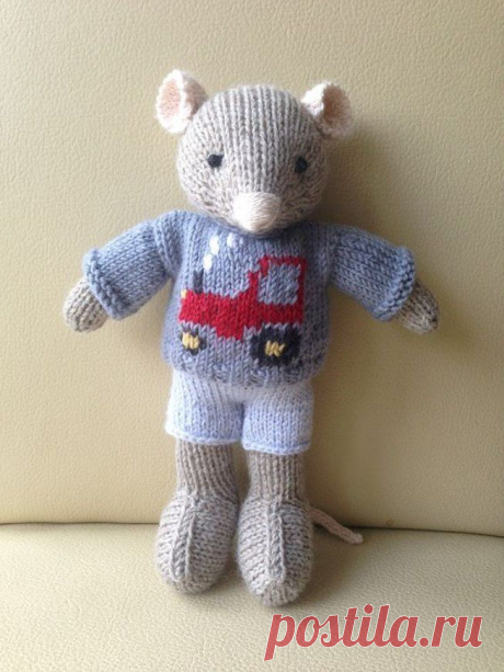 Farmer Field Mouse knitting project by Sarah  B