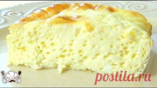 ВКУСНЫЙ И ОЧЕНЬ ПЫШНЫЙ ОМЛЕТ
Румяная корочка и воздушность — две основных характеристики, с которыми ассоциируется омлет, который когда-то всем нам готовили в детском саду. И хотя те времена ушли безвозвратно, приготовить пышный омлет на завтрак может каждый.
Как в детстве
Ингредиенты:
4 яйца
150 мл молока
20 г сливочного масла
1 ч. л. растительного масла
0,5 ч. л. соли
Казалось бы, обычные ингредиенты. Это так, но секрет кроется совсем в другом: не взбивайте яйца, а просто размешайте их. По