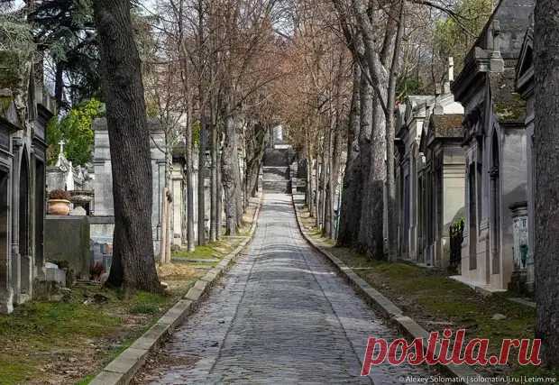 Кладбища Пер-Лашез в Париже, где похоронены знаменитости разных эпох