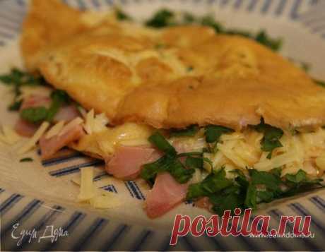 Омлет с копченой ветчиной, сыром и свежей зеленью. Ингредиенты: яйца куриные, ветчина, маасдам Омлет с копченой ветчиной, сыром и свежей зеленью. Ингредиенты: яйца куриные, ветчина, маасдам | Кулинарный сайт Юлии Высоцкой: рецепты с фото