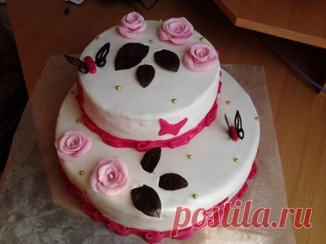 Медовик. Отделка мастика, шоколад.