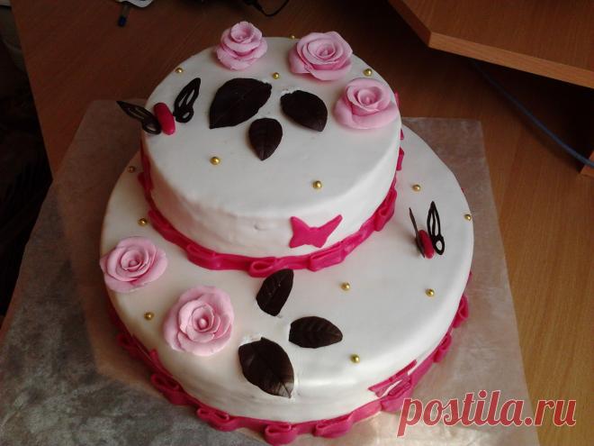 Медовик. Отделка мастика, шоколад.