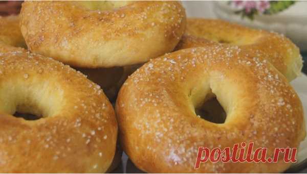 И НЕ НУЖНО дорогих продуктов. Пышные Бублики. Готовьте сразу двойную порцию
Пекла по этому рецепту куличи, получились офигенные, сама не ожидала.
Удивительно мягкие и пушистые! Бублики по этому рецепту готовятся очень просто, получаются мягкие, ароматные и очень очень вкусные. Дочка любит такие бублики, поэтому частенько балую её.
Рецепт:
Желтки – 4шт (в тесто - 3шт, для смазывания -1шт)
Сметана – 3ст.л.
Сливочное масло – 50 гр.
Сахар – 3ст.л
Теплое молоко - 75 мл
Дрожжи с...